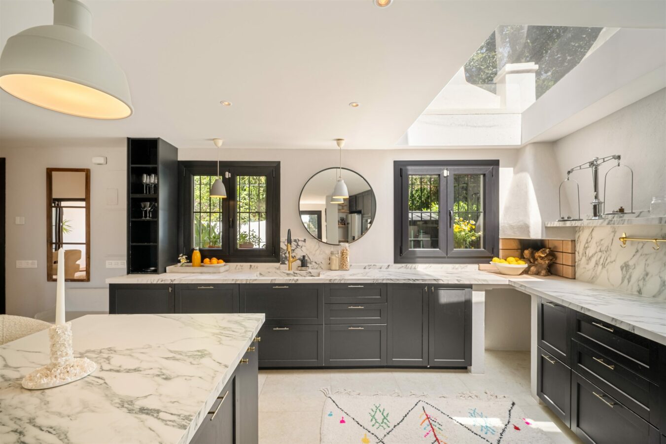 FOR SALE 🏡 Renovated Townhouse with Sea Views – Golden Mile, Marbella