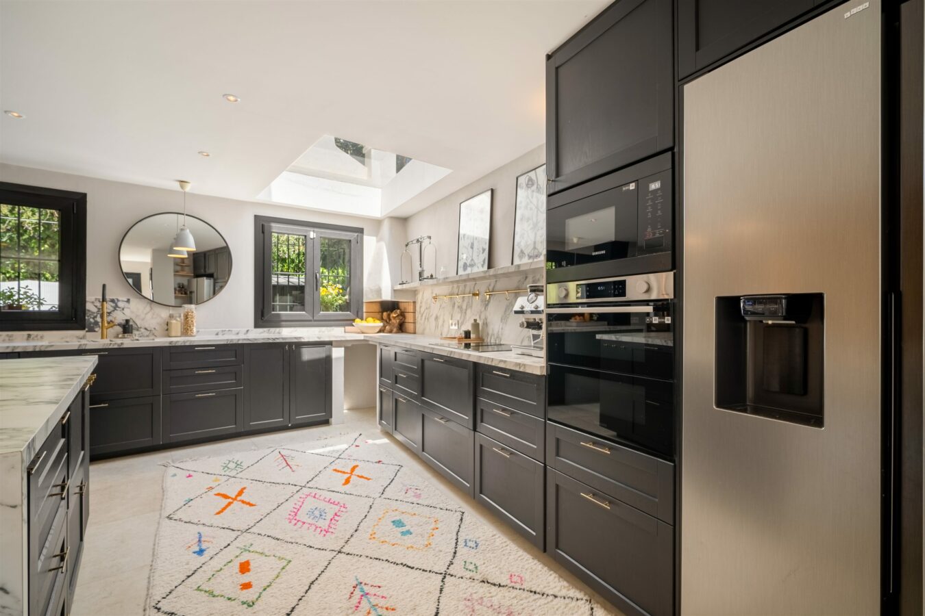 FOR SALE 🏡 Renovated Townhouse with Sea Views – Golden Mile, Marbella