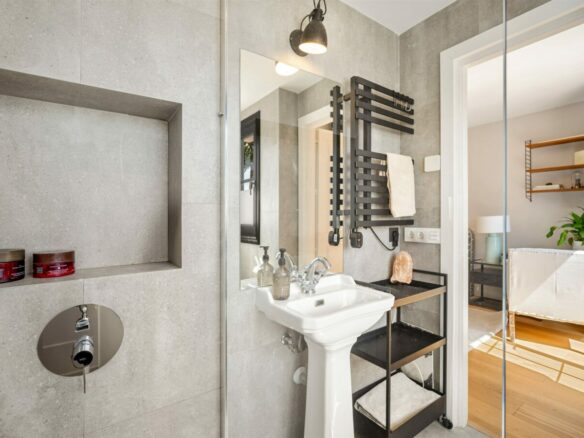 FOR SALE 🏡 Renovated Townhouse with Sea Views – Golden Mile, Marbella