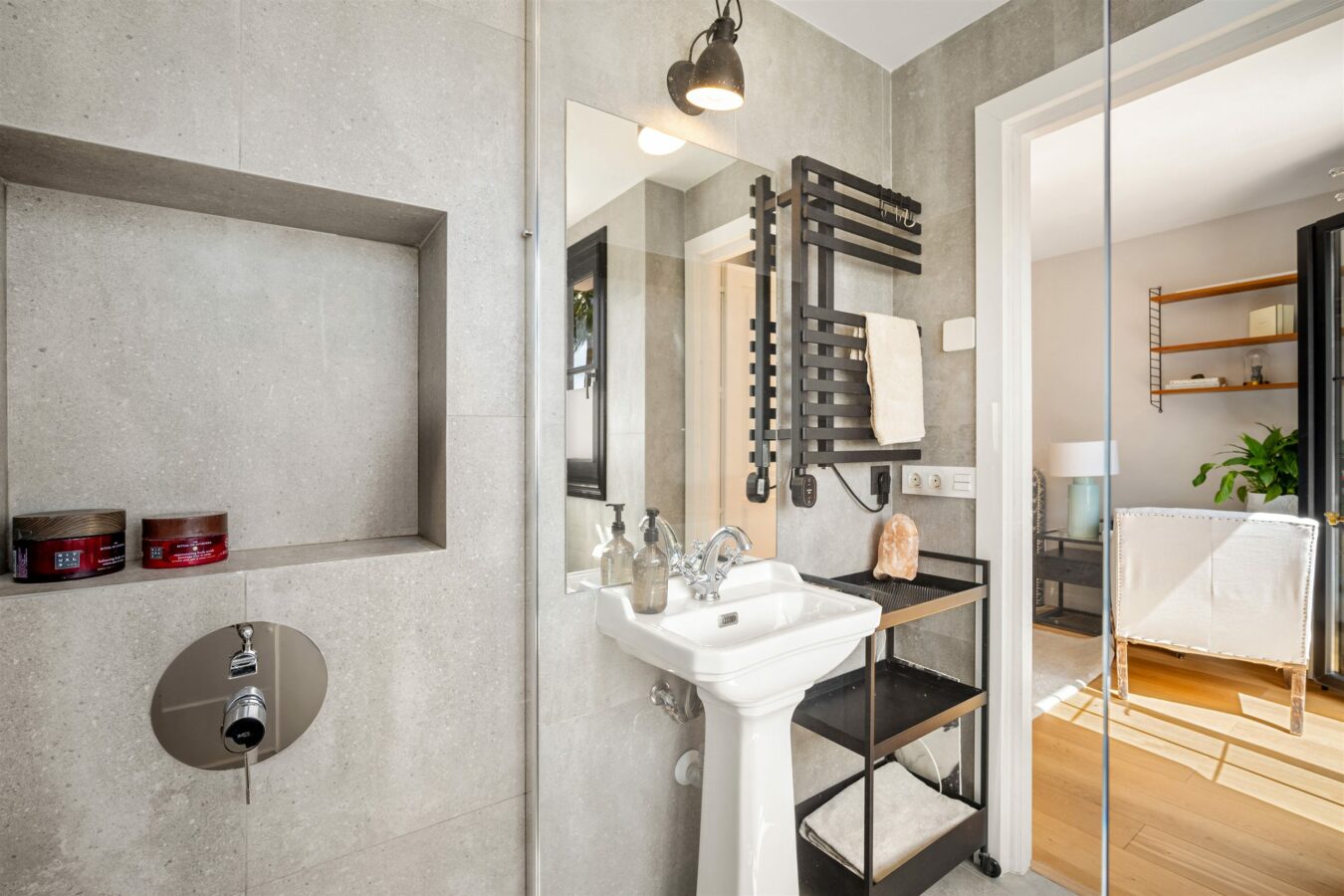 FOR SALE 🏡 Renovated Townhouse with Sea Views – Golden Mile, Marbella