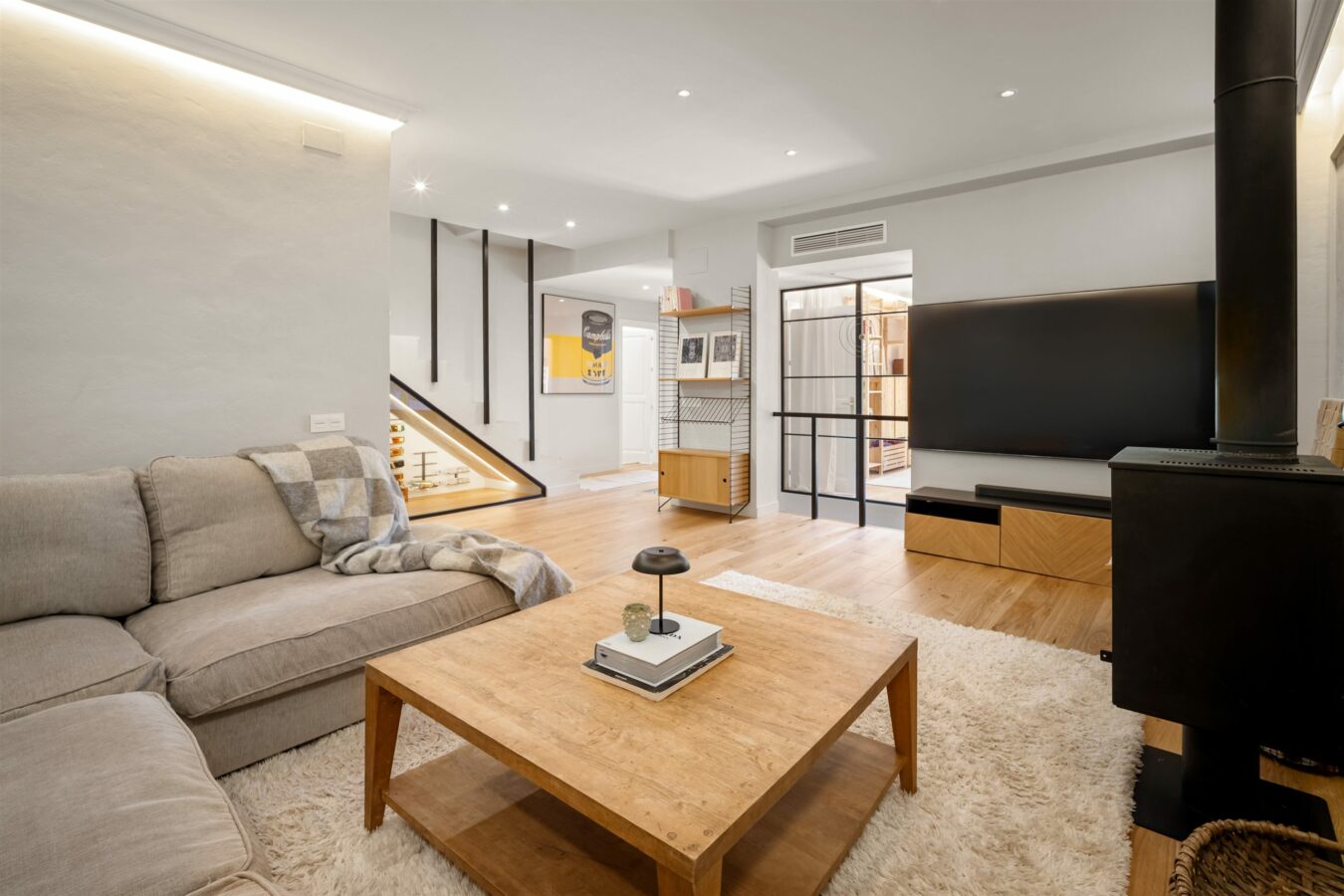 FOR SALE 🏡 Renovated Townhouse with Sea Views – Golden Mile, Marbella