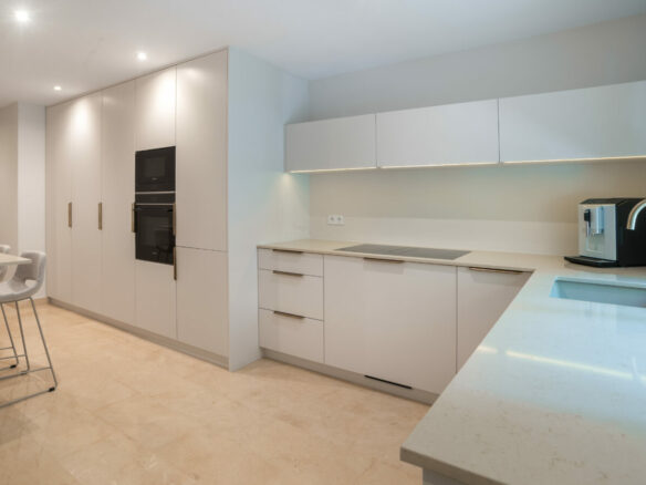 FOR SALE 🏡 Renovated Ground-Floor Apartment with Direct Pool Access – Sierra Blanca, Golden Mile, Marbella