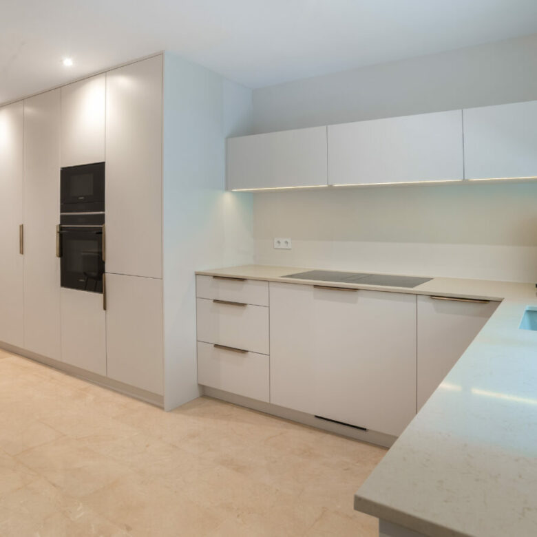 FOR SALE 🏡 Renovated Ground-Floor Apartment with Direct Pool Access – Sierra Blanca, Golden Mile, Marbella