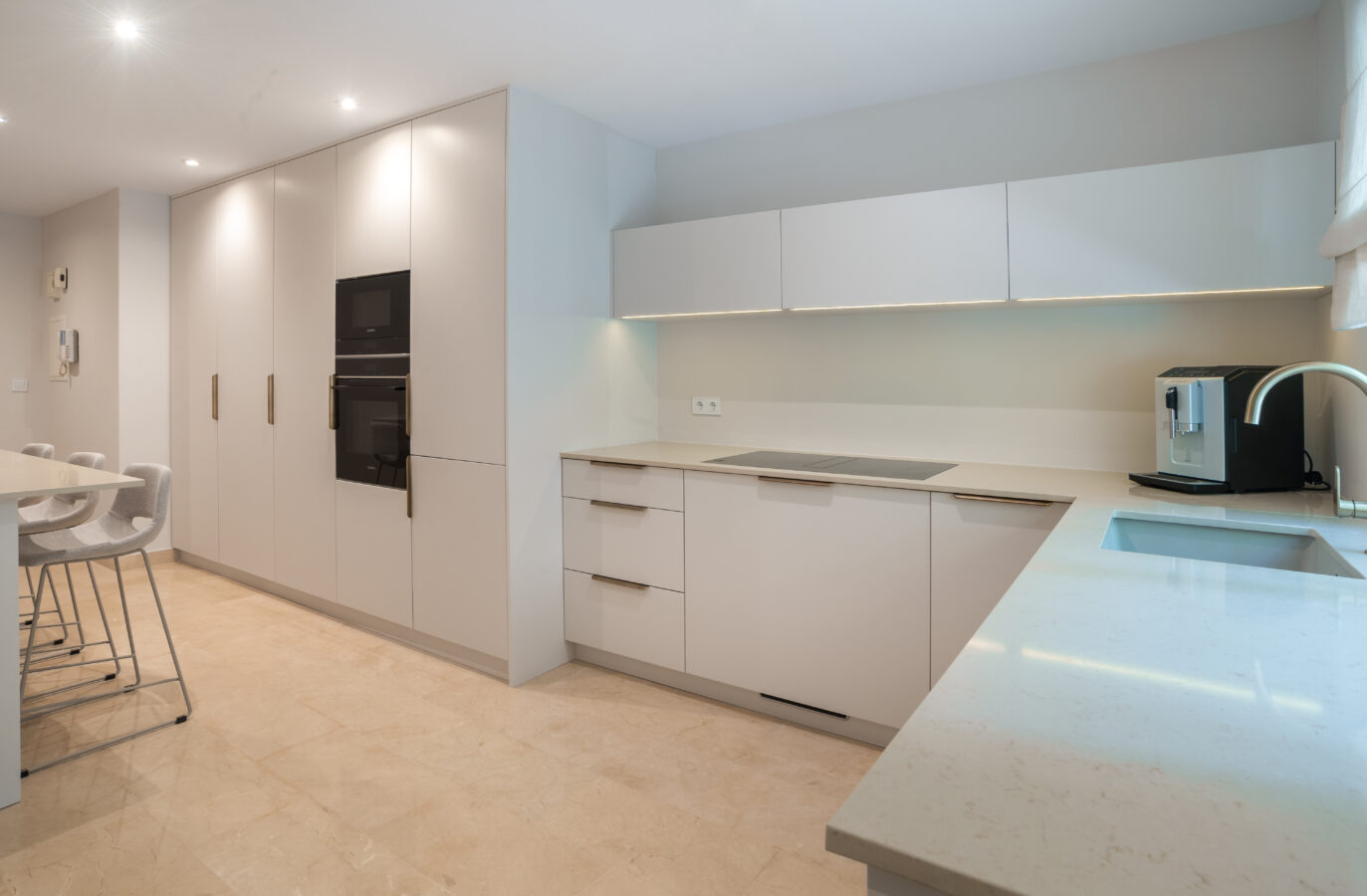 FOR SALE 🏡 Renovated Ground-Floor Apartment with Direct Pool Access – Sierra Blanca, Golden Mile, Marbella