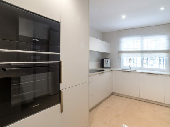 FOR SALE 🏡 Renovated Ground-Floor Apartment with Direct Pool Access – Sierra Blanca, Golden Mile, Marbella