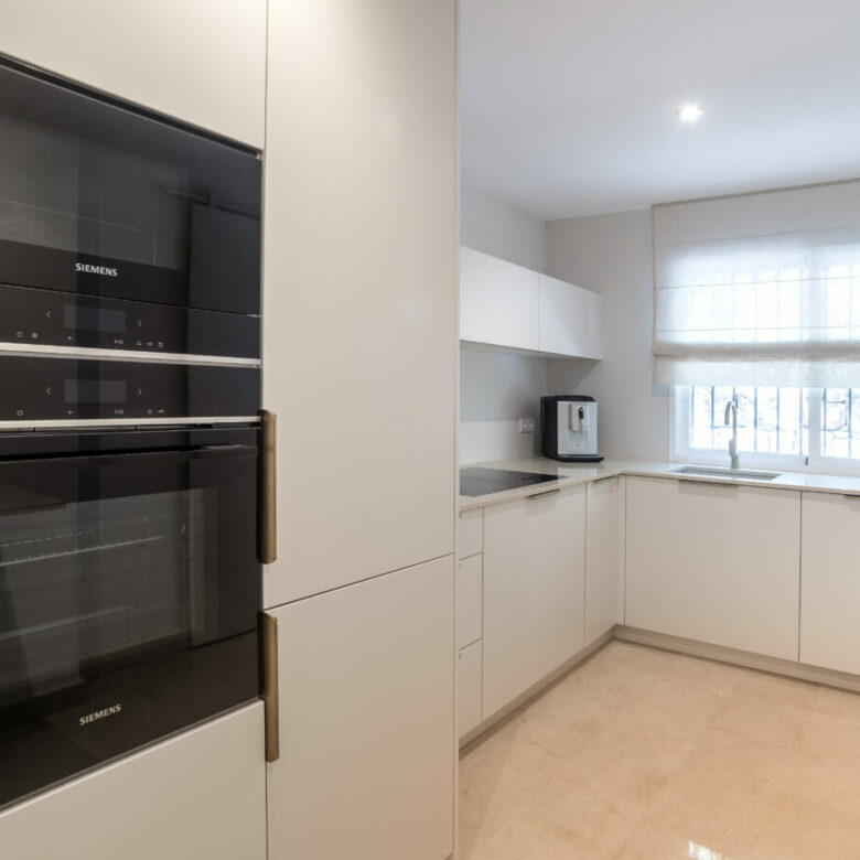 FOR SALE 🏡 Renovated Ground-Floor Apartment with Direct Pool Access – Sierra Blanca, Golden Mile, Marbella