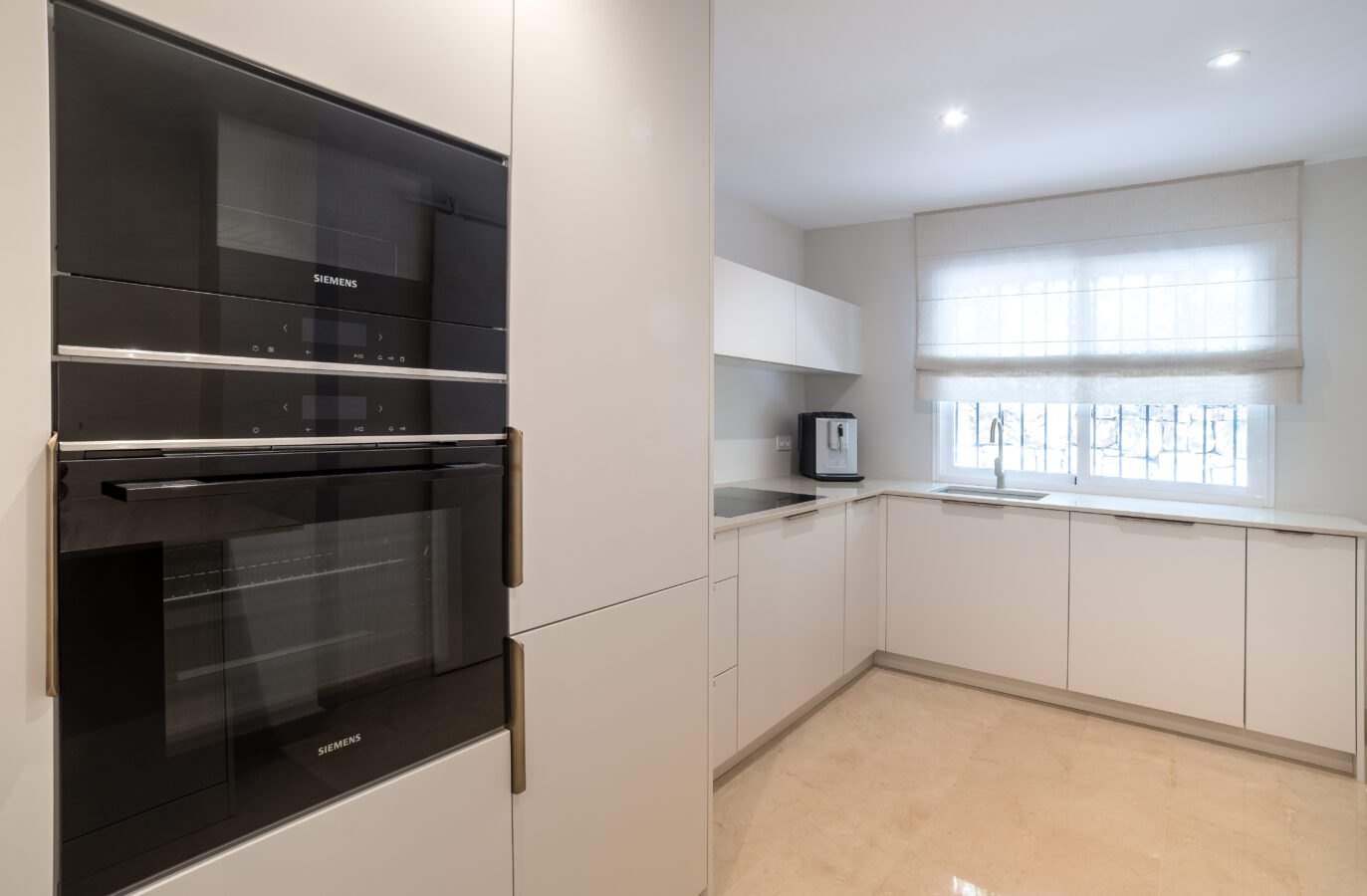 FOR SALE 🏡 Renovated Ground-Floor Apartment with Direct Pool Access – Sierra Blanca, Golden Mile, Marbella