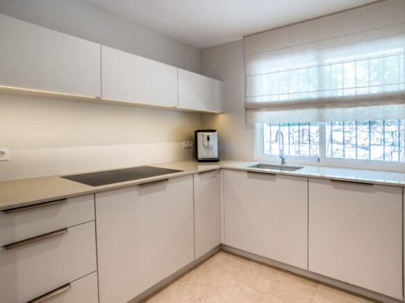 FOR SALE 🏡 Renovated Ground-Floor Apartment with Direct Pool Access – Sierra Blanca, Golden Mile, Marbella