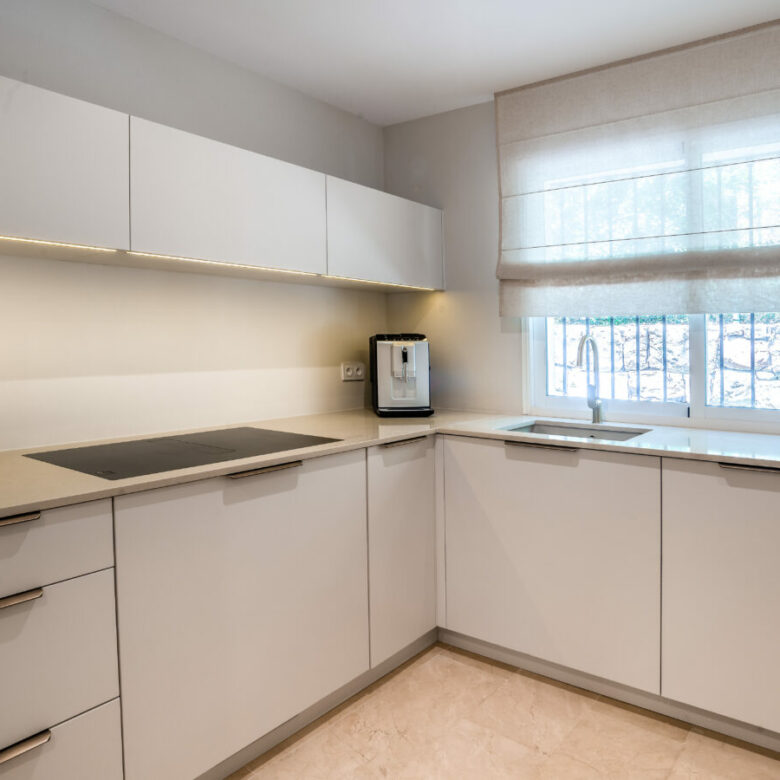 FOR SALE 🏡 Renovated Ground-Floor Apartment with Direct Pool Access – Sierra Blanca, Golden Mile, Marbella