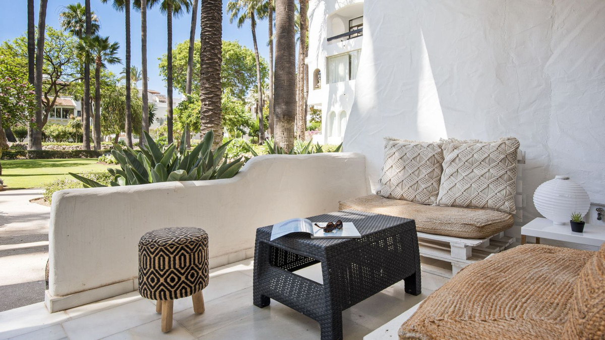 FOR SALE 🏡 Apartment with Tourist Licence in the Heart of Puerto Banús – La Alcazaba, Marbella