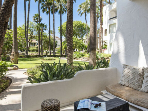 FOR SALE 🏡 Apartment with Tourist Licence in the Heart of Puerto Banús – La Alcazaba, Marbella