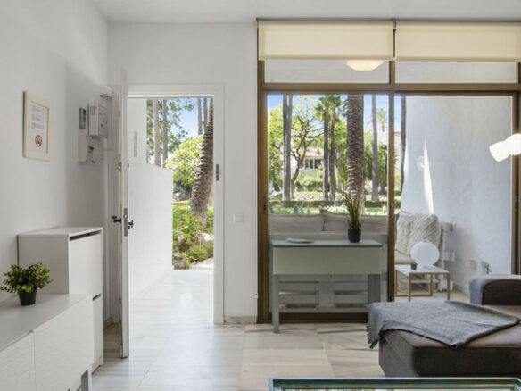 FOR SALE 🏡 Apartment with Tourist Licence in the Heart of Puerto Banús – La Alcazaba, Marbella