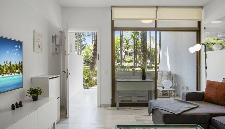 FOR SALE 🏡 Apartment with Tourist Licence in the Heart of Puerto Banús – La Alcazaba, Marbella