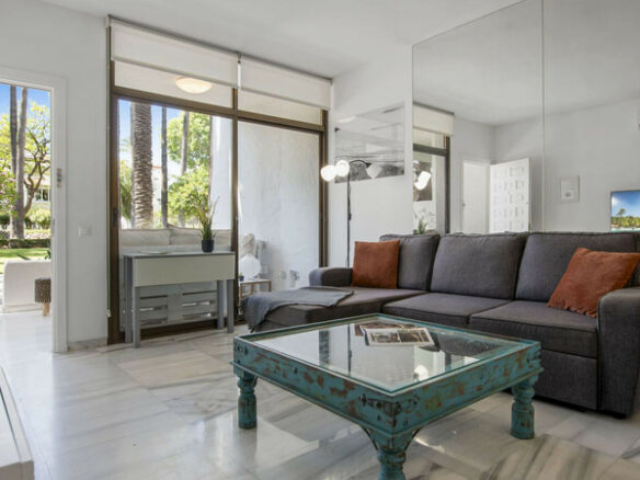 FOR SALE 🏡 Apartment with Tourist Licence in the Heart of Puerto Banús – La Alcazaba, Marbella