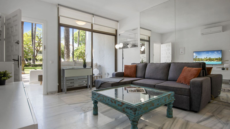 FOR SALE 🏡 Apartment with Tourist Licence in the Heart of Puerto Banús – La Alcazaba, Marbella
