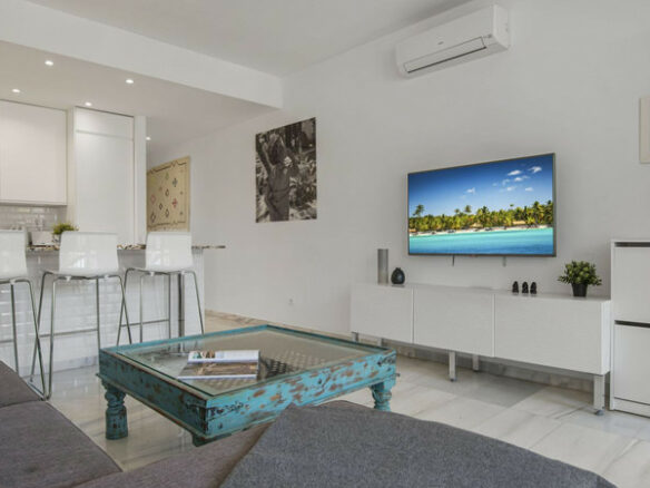 FOR SALE 🏡 Apartment with Tourist Licence in the Heart of Puerto Banús – La Alcazaba, Marbella