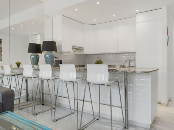 FOR SALE 🏡 Apartment with Tourist Licence in the Heart of Puerto Banús – La Alcazaba, Marbella