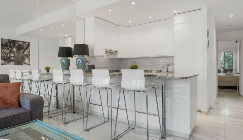 FOR SALE 🏡 Apartment with Tourist Licence in the Heart of Puerto Banús – La Alcazaba, Marbella