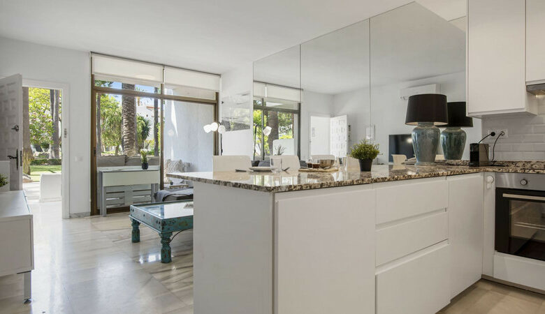 FOR SALE 🏡 Apartment with Tourist Licence in the Heart of Puerto Banús – La Alcazaba, Marbella