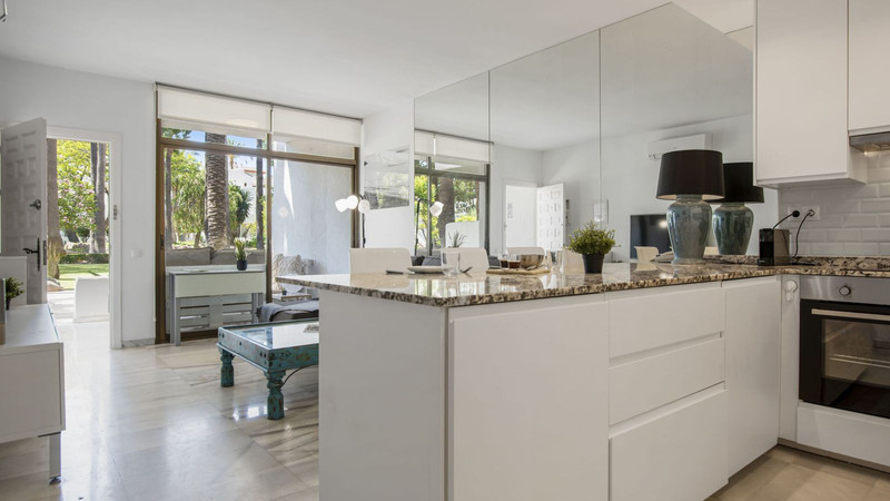 FOR SALE 🏡 Apartment with Tourist Licence in the Heart of Puerto Banús – La Alcazaba, Marbella
