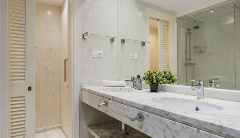 FOR SALE 🏡 Apartment with Tourist Licence in the Heart of Puerto Banús – La Alcazaba, Marbella