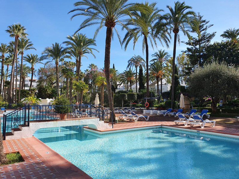 FOR SALE 🏡 Apartment with Tourist Licence in the Heart of Puerto Banús – La Alcazaba, Marbella