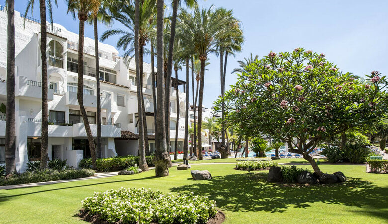FOR SALE 🏡 Apartment with Tourist Licence in the Heart of Puerto Banús – La Alcazaba, Marbella