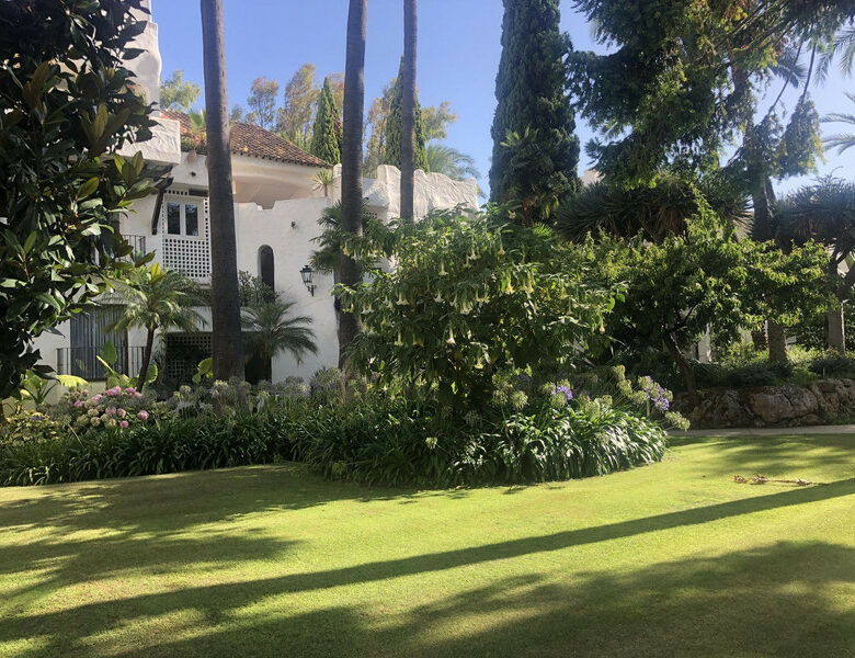FOR SALE 🏡 Apartment with Tourist Licence in the Heart of Puerto Banús – La Alcazaba, Marbella