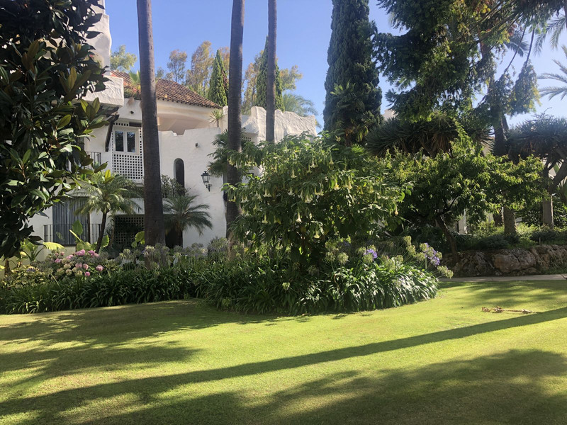 FOR SALE 🏡 Apartment with Tourist Licence in the Heart of Puerto Banús – La Alcazaba, Marbella