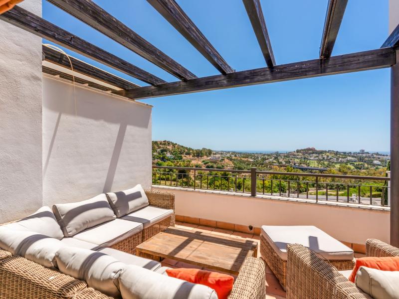FOR SALE 🏡 South Facing Duplex Penthouse with Panoramic Views – La Quinta Suites, Benahavís
