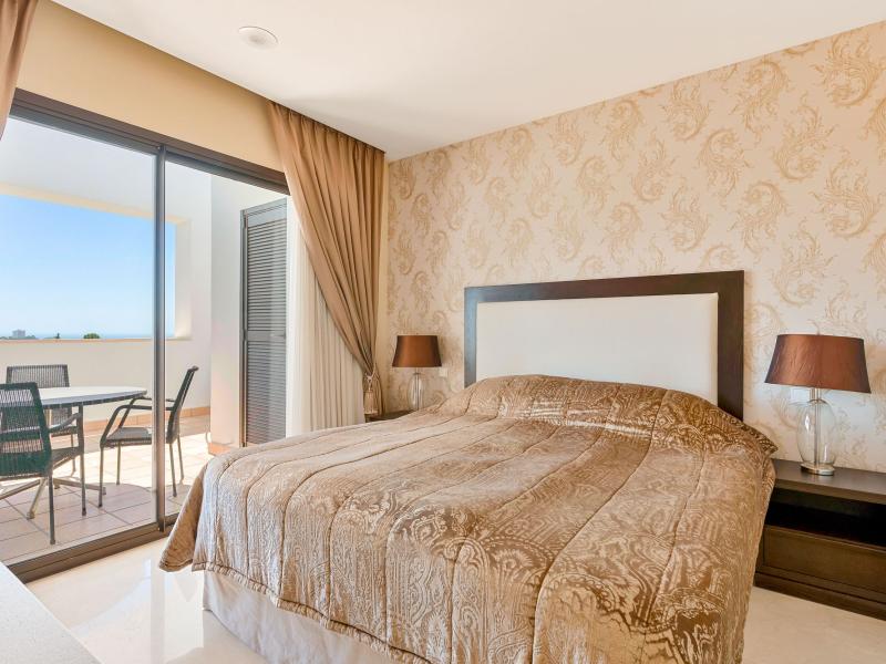 FOR SALE 🏡 South Facing Duplex Penthouse with Panoramic Views – La Quinta Suites, Benahavís