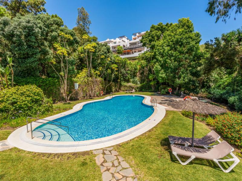 FOR SALE 🏡 South Facing Duplex Penthouse with Panoramic Views – La Quinta Suites, Benahavís