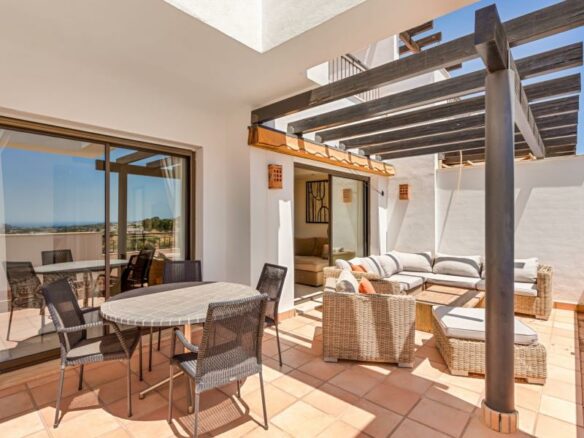FOR SALE 🏡 South Facing Duplex Penthouse with Panoramic Views – La Quinta Suites, Benahavís