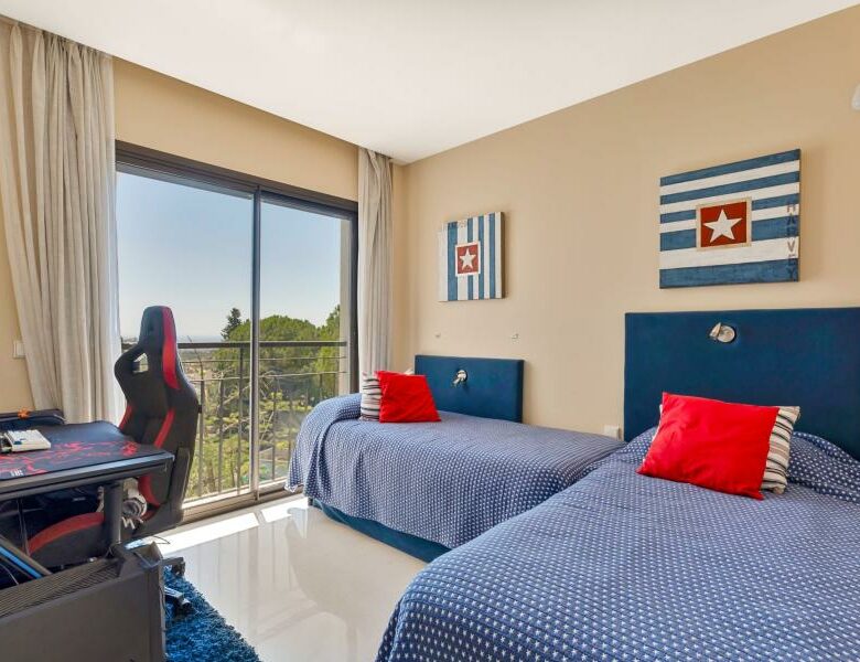 FOR SALE 🏡 South Facing Duplex Penthouse with Panoramic Views – La Quinta Suites, Benahavís