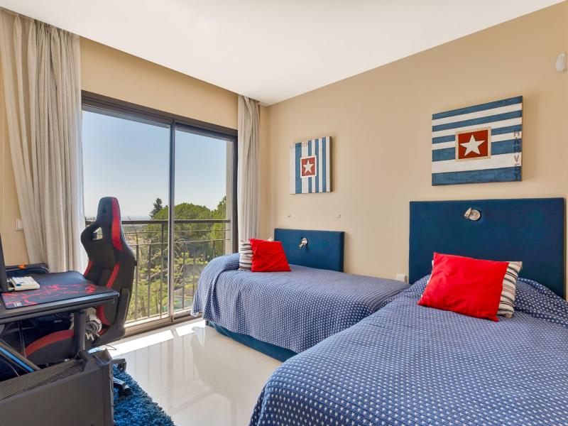 FOR SALE 🏡 South Facing Duplex Penthouse with Panoramic Views – La Quinta Suites, Benahavís