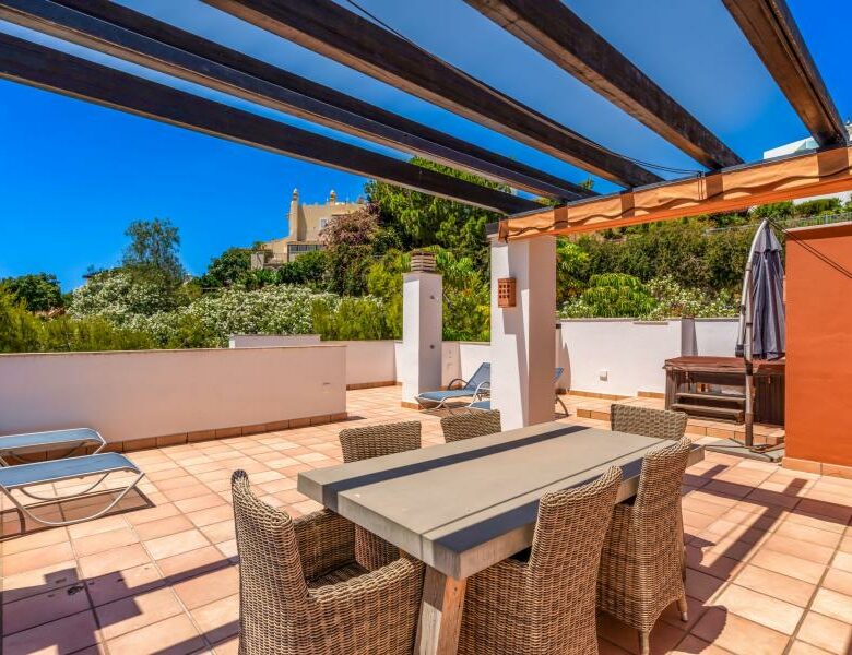FOR SALE 🏡 South Facing Duplex Penthouse with Panoramic Views – La Quinta Suites, Benahavís