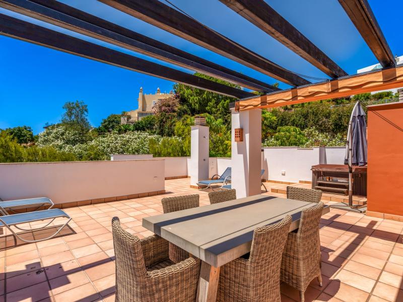 FOR SALE 🏡 South Facing Duplex Penthouse with Panoramic Views – La Quinta Suites, Benahavís