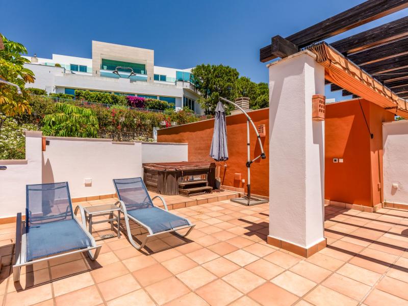 FOR SALE 🏡 South Facing Duplex Penthouse with Panoramic Views – La Quinta Suites, Benahavís