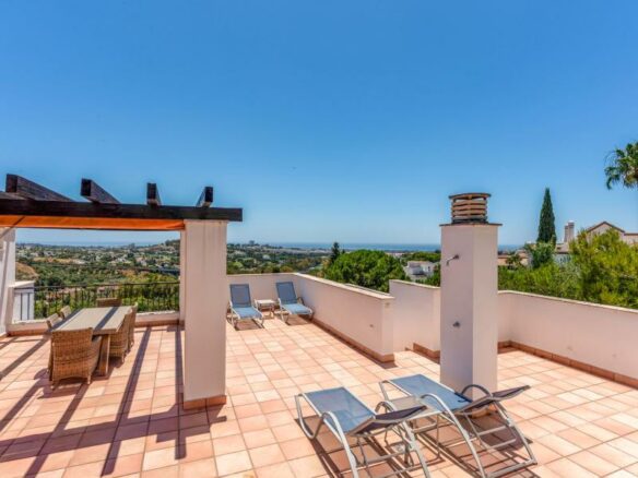 FOR SALE 🏡 South Facing Duplex Penthouse with Panoramic Views – La Quinta Suites, Benahavís