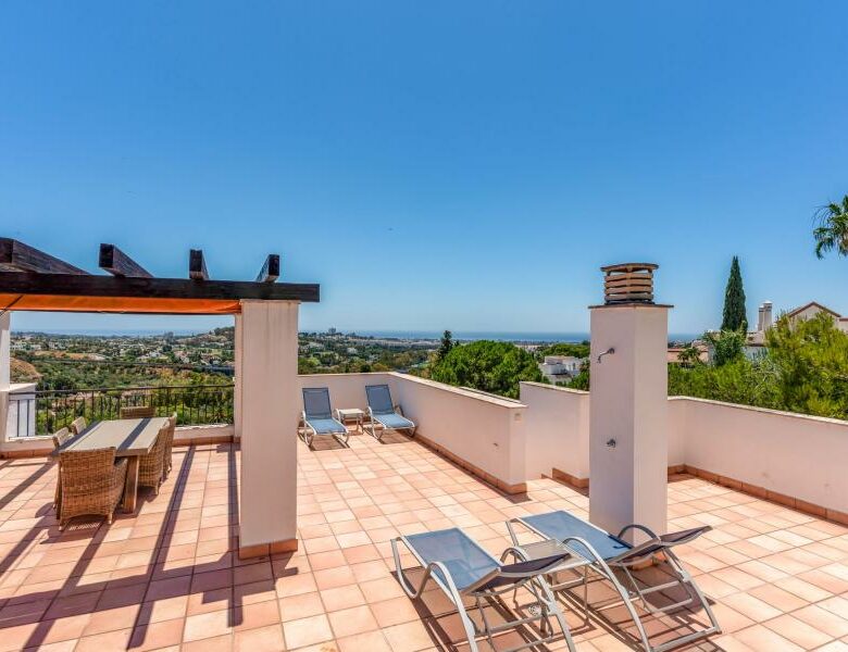 FOR SALE 🏡 South Facing Duplex Penthouse with Panoramic Views – La Quinta Suites, Benahavís