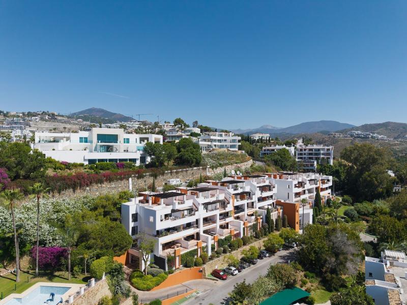 FOR SALE 🏡 South Facing Duplex Penthouse with Panoramic Views – La Quinta Suites, Benahavís