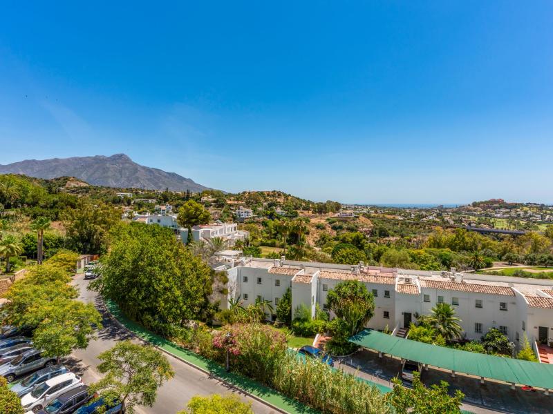 FOR SALE 🏡 South Facing Duplex Penthouse with Panoramic Views – La Quinta Suites, Benahavís