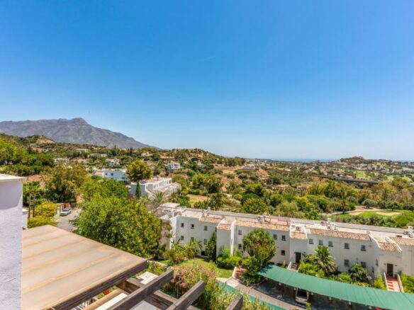FOR SALE 🏡 South Facing Duplex Penthouse with Panoramic Views – La Quinta Suites, Benahavís