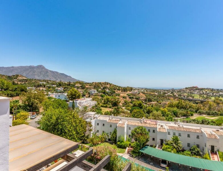 FOR SALE 🏡 South Facing Duplex Penthouse with Panoramic Views – La Quinta Suites, Benahavís