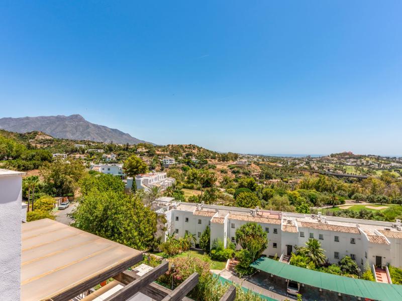 FOR SALE 🏡 South Facing Duplex Penthouse with Panoramic Views – La Quinta Suites, Benahavís