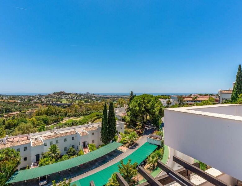 FOR SALE 🏡 South Facing Duplex Penthouse with Panoramic Views – La Quinta Suites, Benahavís