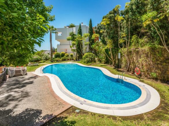 FOR SALE 🏡 South Facing Duplex Penthouse with Panoramic Views – La Quinta Suites, Benahavís