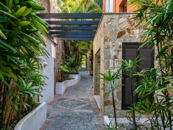 FOR SALE 🏡 South Facing Duplex Penthouse with Panoramic Views – La Quinta Suites, Benahavís
