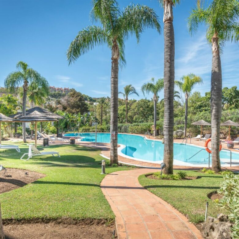 FOR SALE 🏡 Duplex Penthouse in Las Alamandas – Nueva Andalucía, Marbella