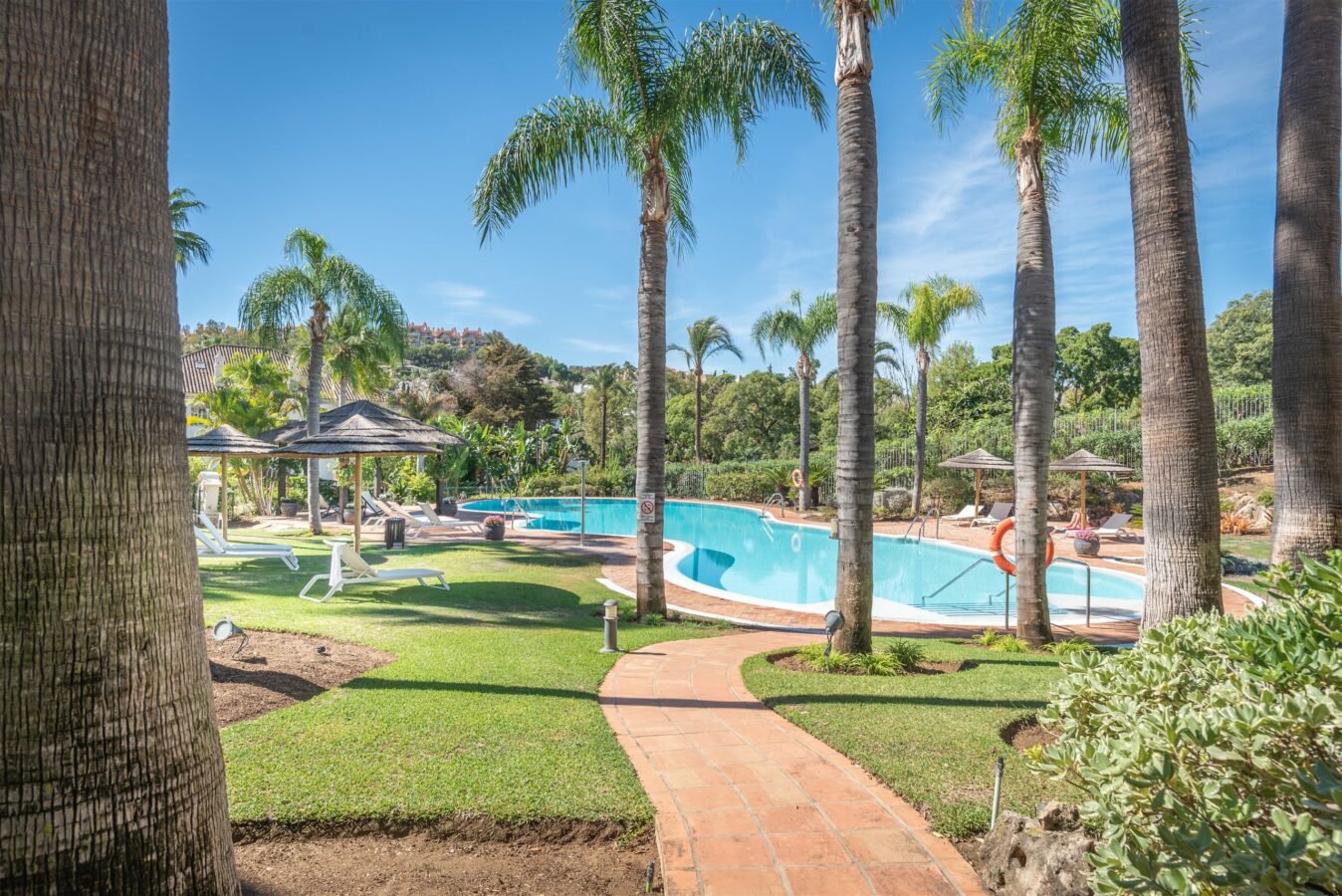 FOR SALE 🏡 Duplex Penthouse in Las Alamandas – Nueva Andalucía, Marbella